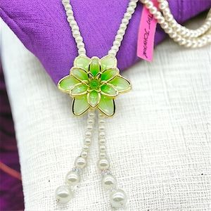 Gold-plated green flower Pearl necklace BOGO